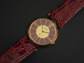 Vente aux enchères CARTIER, Must Montre bracelet de dame, boitier en argent plaqué or.  C