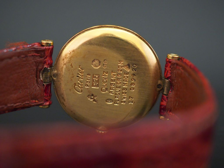 CARTIER, Must Montre bracelet de dame, boitier en argent plaqué or.  C