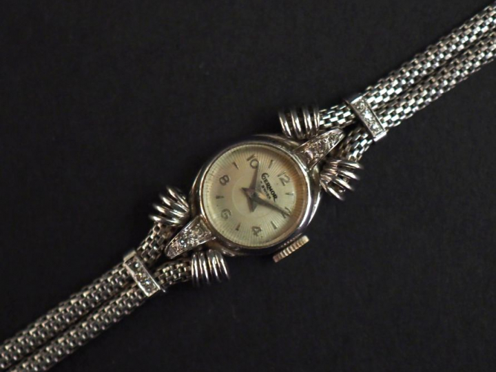 GERMOR Montre bracelet de dame, boitier et bracelet en or blanc.  Cadr