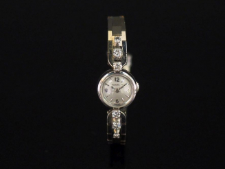 Vente aux enchères JAEGER LECOULTRE Montre bracelet de dame, boitier et bracelet en or bl