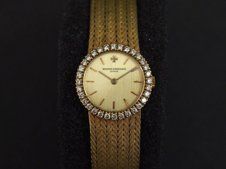 VACHERON CONSTANTIN Montre bracelet de dame, boitier et bracelet en or