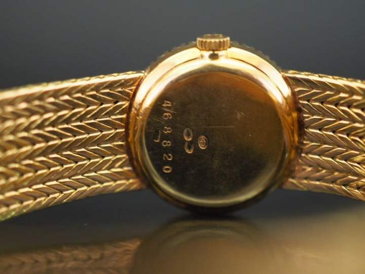VACHERON CONSTANTIN Montre bracelet de dame, boitier et bracelet en or