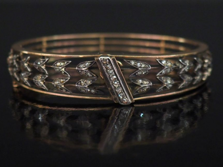 Bracelet jonc Napoléon III en or jaune et argent, serti de petits diam