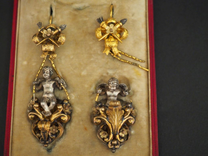 Demi-parure Napoléon III en or jaune et argent. Comprenant :  - une br