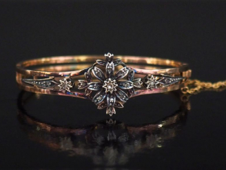 Vente aux enchères Bracelet jonc Napoléon III en or jaune et argent et agrémentée de peti
