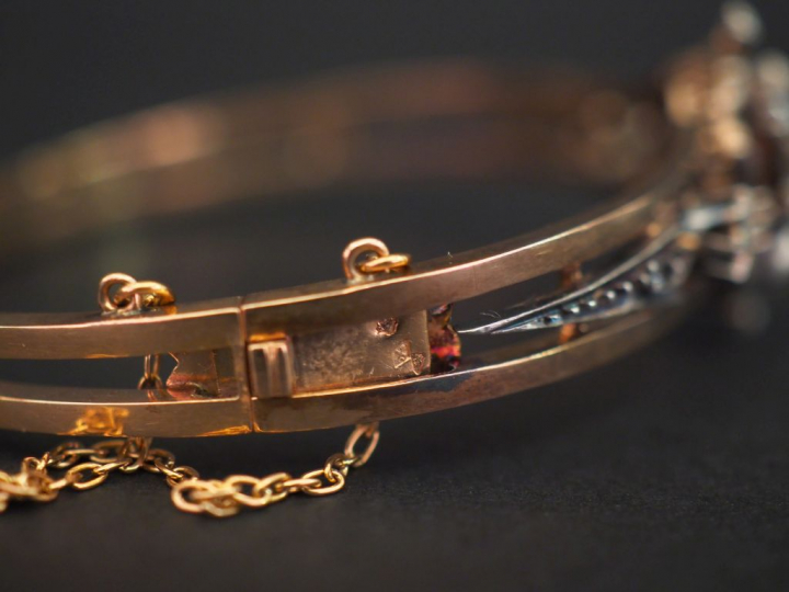 Bracelet jonc Napoléon III en or jaune et argent et agrémentée de peti