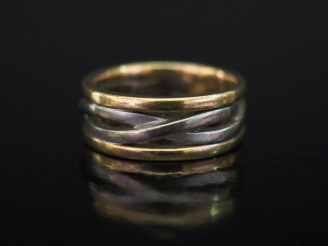 Vente aux enchères Bague jonc deux tons d'or 14k, à décor ajouré.  TDD. 55 Poids. 8,06 g 