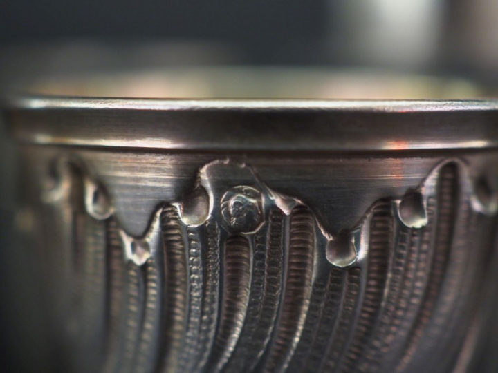 Suite de six verres à liqueur de style Louis XV en argent et vermeil, 