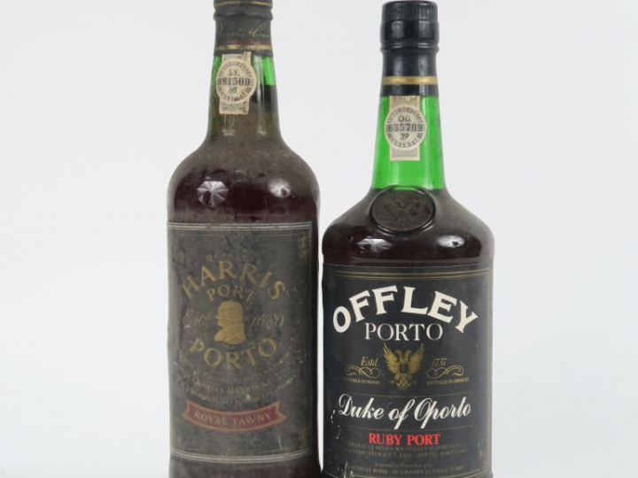 2 BOUTEILLES PORTO : 1 OFFLEY 'RUBY PORT' - 1 HARRIS 'ROYAL TAWNY'
