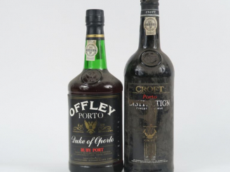 Vente aux enchères 2 BOUTEILLES PORTO : 1 OFFLEY 'RUBY PORT' - 1 CROFT 'DISTINCTION'