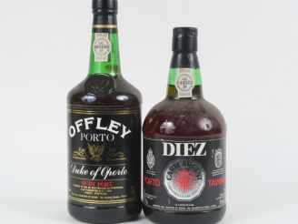 Vente aux enchères 2 BOUTEILLES PORTO : 1 OFFLEY 'RUBY PORT' - 1 DIEZ 'CARTE D'ARGENT'