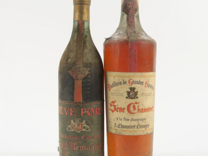 2 VIEILLES BOUTEILLES SÈVE : 1 FORT GRANDE CRÈME DE VIEIL ARMAGNAC - 1
