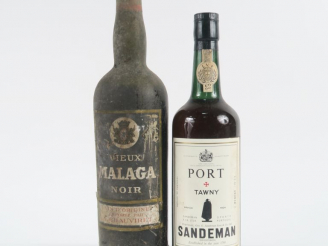 Vente aux enchères 2 BOUTEILLES : 1 VIEUX MALAGA NOIR CHAUVIRET BS/CAPS AB - 1 PORTO SAND
