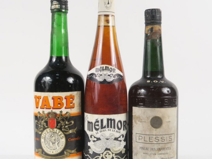 3 BOUTEILLES : 1 RIVESALTES VABE (1 L) - 1 VIEUX PINEAU DES CHARENTES 