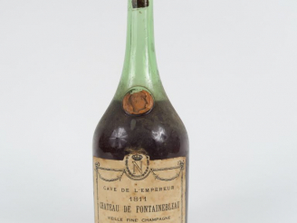 Vente aux enchères 1 TRÈS VIEILLE BOUTEILLE FINE CHAMPAGNE NAPOLÉON CHÂTEAU DE FONTAINEBL