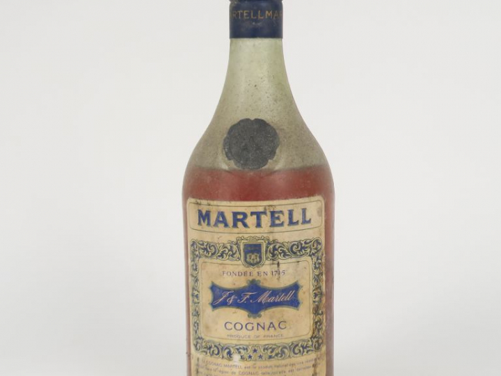 1 BOUTEILLE COGNAC MARTELL - CAPSULE CASSÉE/BS/NIVEAU BAS