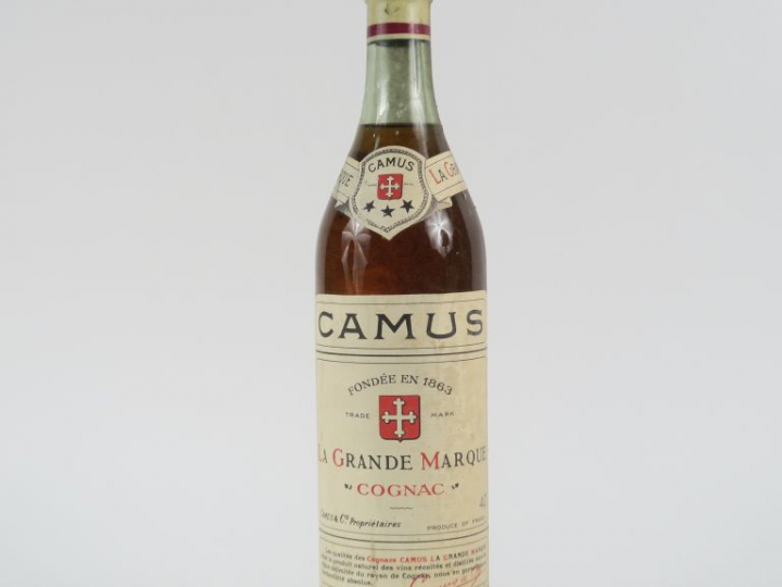 1 VIEILLE BOUTEILLE COGNAC CAMUS 'LA GRANDE MARQUE' - CAPS ÉTAIN