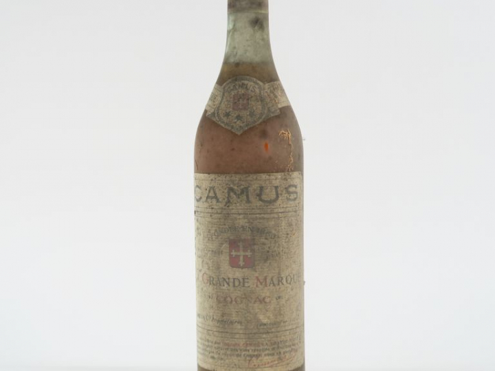 1 VIEILLE BOUTEILLE COGNAC CAMUS 'LA GRANDE MARQUE' - CAPS ÉTAIN/BS