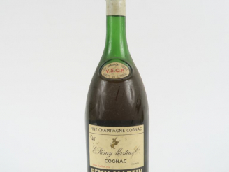 Vente aux enchères 1 VIEILLE BOUTEILLE COGNAC FINE CHAMPAGNE 'V.S.O.P.' REMY MARTIN - CAP