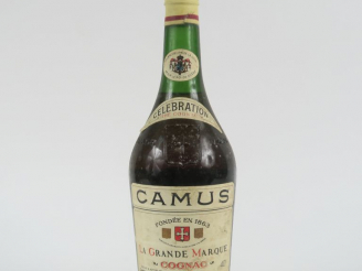 Vente aux enchères 1 VIEILLE BOUTEILLE COGNAC CAMUS 'CELEBRATION' - CAPS ÉTAIN
