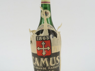 Vente aux enchères 1 VIEILLE BOUTEILLE COGNAC CAMUS 'CELEBRATION' - CAPS ÉTAIN