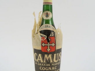 Vente aux enchères 1 VIEILLE BOUTEILLE COGNAC CAMUS 'CELEBRATION' - CAPS ÉTAIN