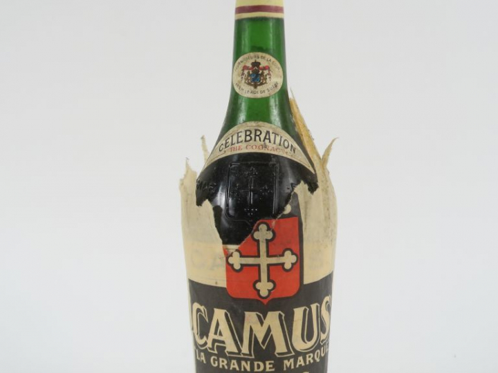 1 VIEILLE BOUTEILLE COGNAC CAMUS 'CELEBRATION' - CAPS ÉTAIN