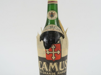 Vente aux enchères 1 VIEILLE BOUTEILLE COGNAC CAMUS 'CELEBRATION' - CAPS ÉTAIN