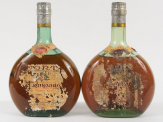 Vente aux enchères 2 VIEILLES BOUTEILLES ARMAGNAC FORT - EA