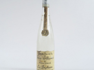 Vente aux enchères 1 BOUTEILLE EAU DE VIE DE POIRE WILLIAMS 'LA DUCHESSE' - ES