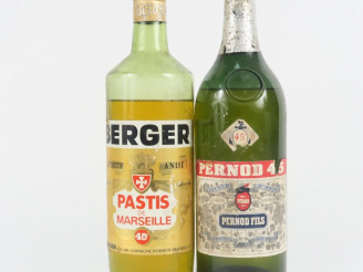 Vente aux enchères 2 BOUTEILLES : 1 VIEUX PERNOD 45° - 1 PASTIS DE MARSEILLE BERGER 45°