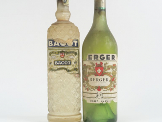 Vente aux enchères 2 VIEILLES BOUTEILLES ANIS : 1 BACOT - 1 BERGER
