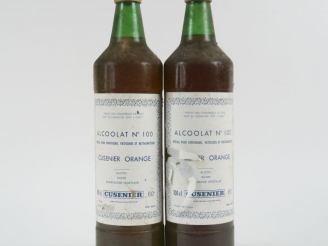 Vente aux enchères 2 BOUTEILLES ALCOOLAT CUSENIER ORANGE 60°