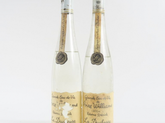 Vente aux enchères 2 BOUTEILLES EAU DE VIE DE POIRE WILLIAMS 'LA DUCHESSE' - 1 EA/NIVEAU 