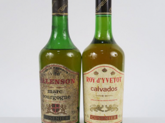 Vente aux enchères 2 BOUTEILLES CUSENIER : 1 MARC DE BOURGOGNE 42 °- 1 CALVADOS