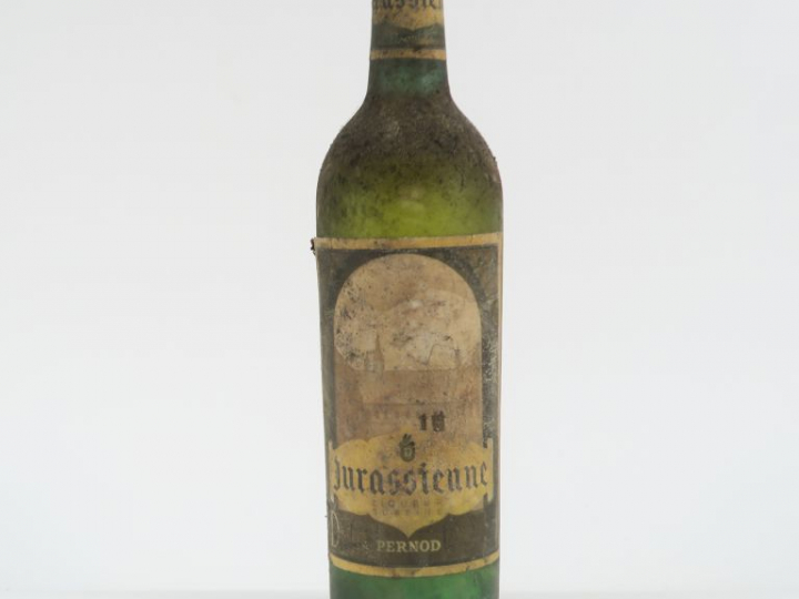 1 VIEILLE BOUTEILLE JURASSIENNE PERNOD - BS/CAPS AB