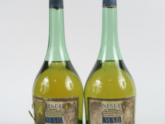 Vente aux enchères 2 VIEILLES BOUTEILLES ANISETTE DE LA VIEILLE CURE DE CERON