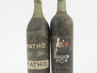 Vente aux enchères 2 VIEILLLES BOUTEILLES : 1 APERITIF MATHO - 1 GRILLON D'OR - BS