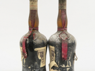 Vente aux enchères 2 VIEILLES BOUTEILLES CHERRY COGNAC MANIER LAPOSTOLLE - BS/ETA - CAPS 