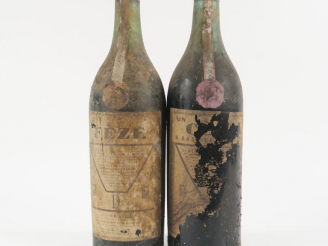Vente aux enchères 2 VIEILLES BOUTEILLES LIQUEURS CUSENIER - BS/EA