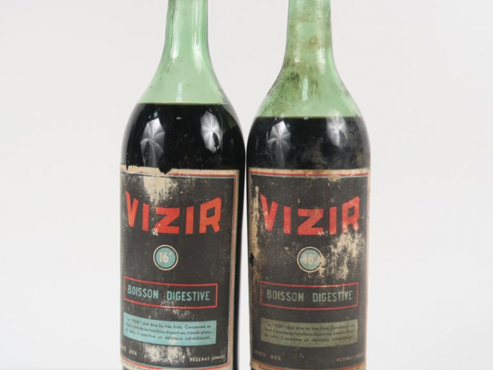 2 VIEILLES BOUTEILLES LIQUEUR VIZIR - NIVEAUX BAS