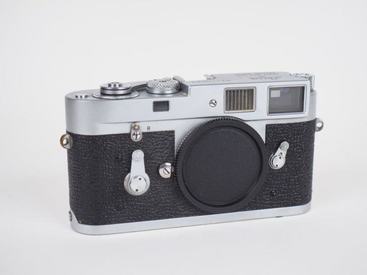 LEICA M2 n°1143919. Appareil photographique.