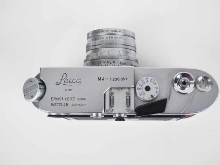 LEICA M4 n°1230057. Appareil photographique avec objectif LEITZ Summic