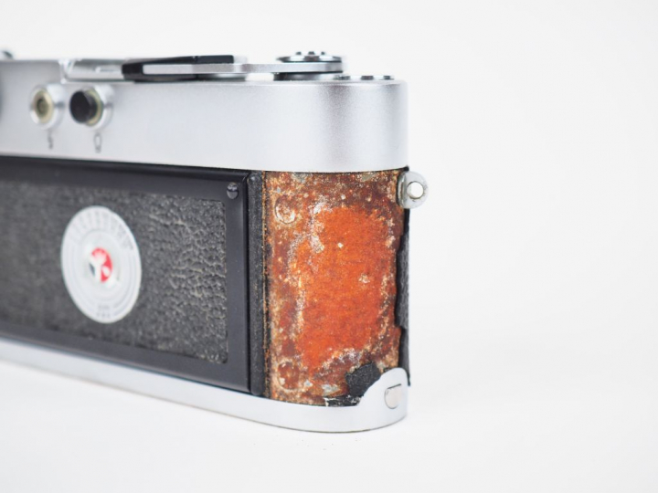 LEICA M4 n°1230057. Appareil photographique avec objectif LEITZ Summic