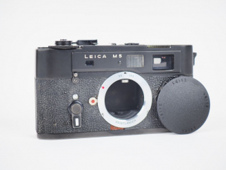 Vente aux enchères LEICA M5 n°1350805 (finition noire). Appareil photographique.  (petit 