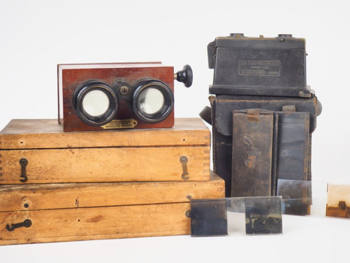 Lot comprenant :  - VERASCOPE RICHARD et deux lots de plaques photogra