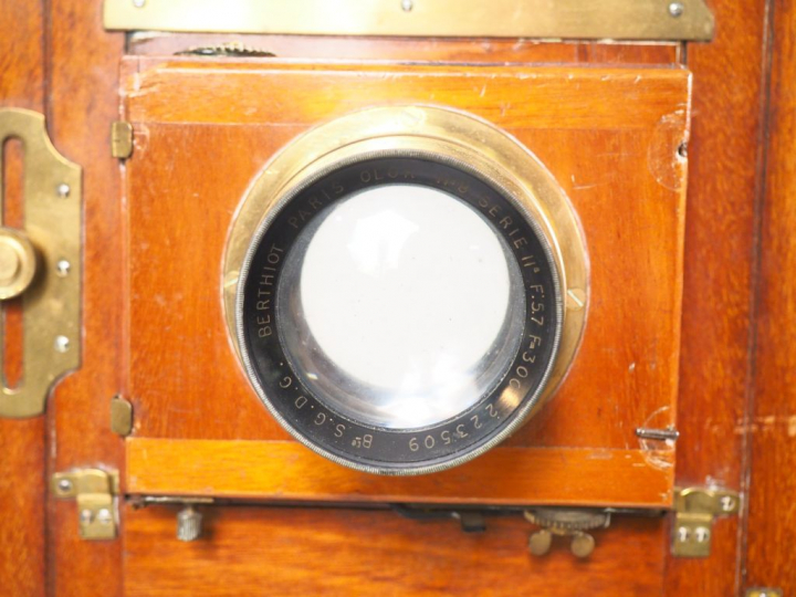 Chambre photographique en acajou à soufflet DEMARIA avec objectif BERT