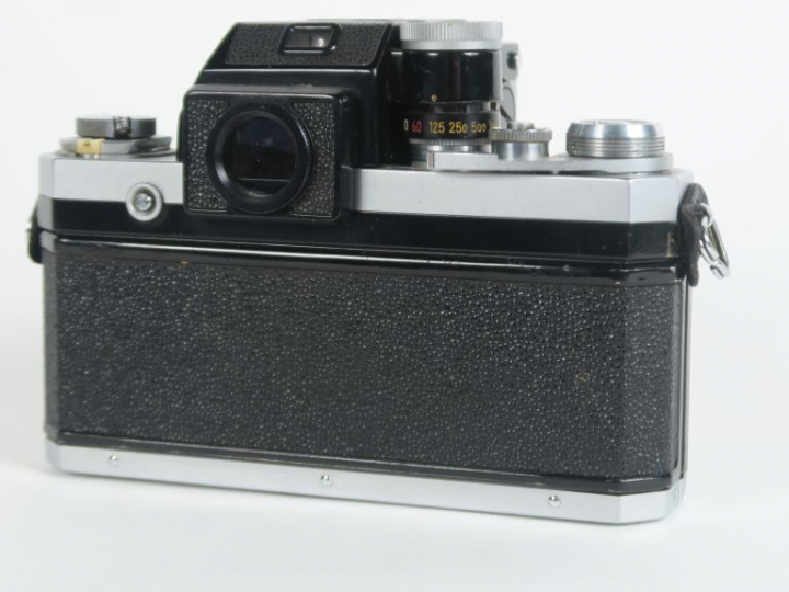 NIKON F n°6911846. Appareil photographique avec objectif NIKKOR-H 1:2/