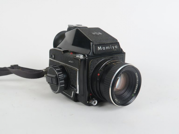 MAMIYA M645 n°J54107. Appareil photographique avec objectif SEKOR-C 1: