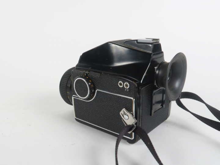MAMIYA M645 n°J54107. Appareil photographique avec objectif SEKOR-C 1: